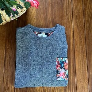 ON THE BYAS grey long sleeve sweater with floral pocket